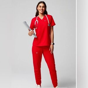 🌻Fabletics scrub set. NWT